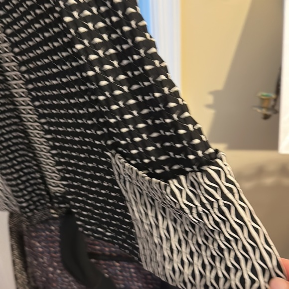 Women’s Knit Geometric Lightweight Jacket by Moonlight - Picture 2 of 5